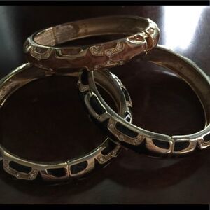 Black cache bracelet 